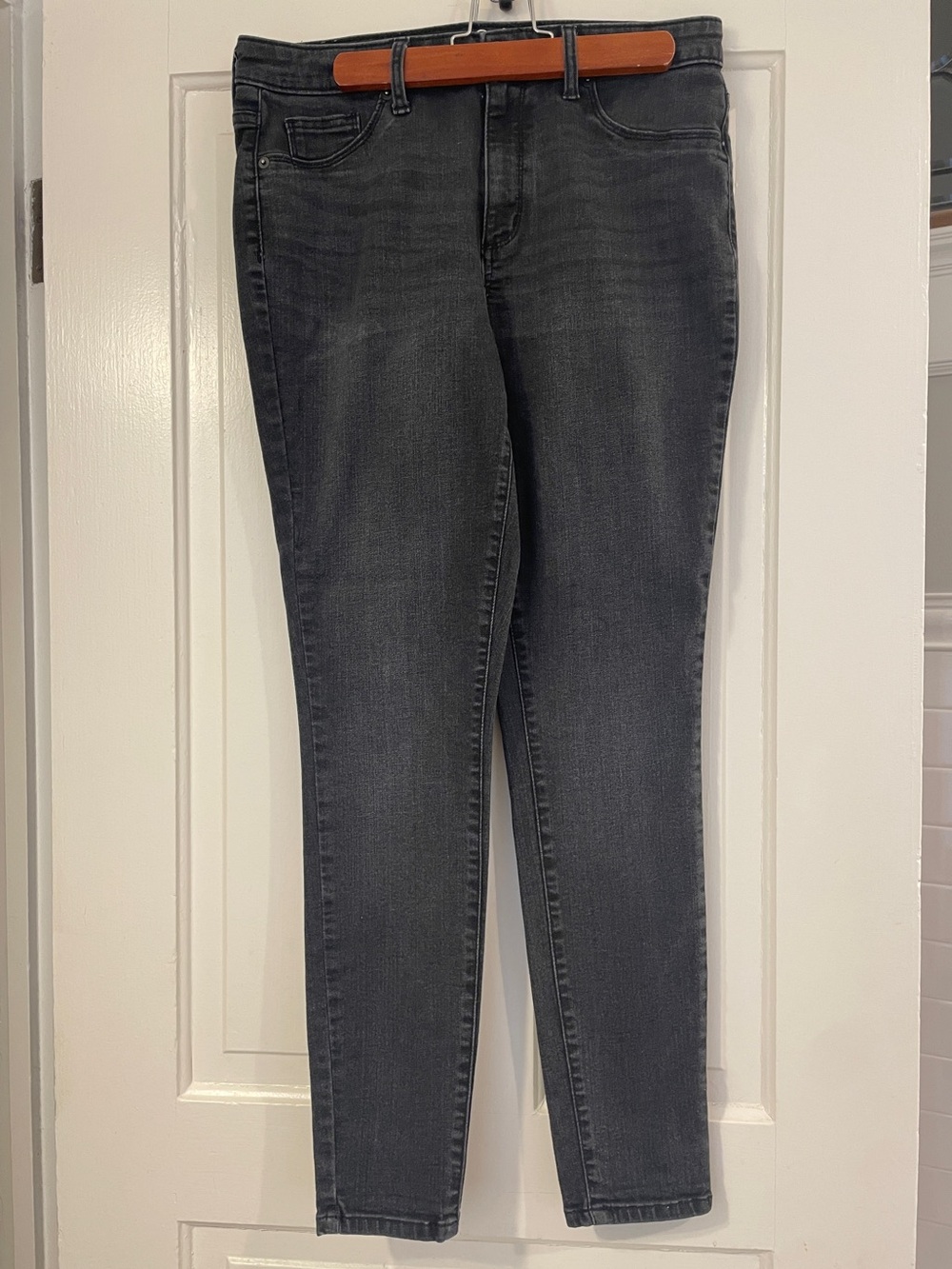 Universal Thread Women's Black Slim Jeans - Classic Stretch Denim Size 10